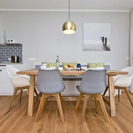 Strandgruen App 01 *